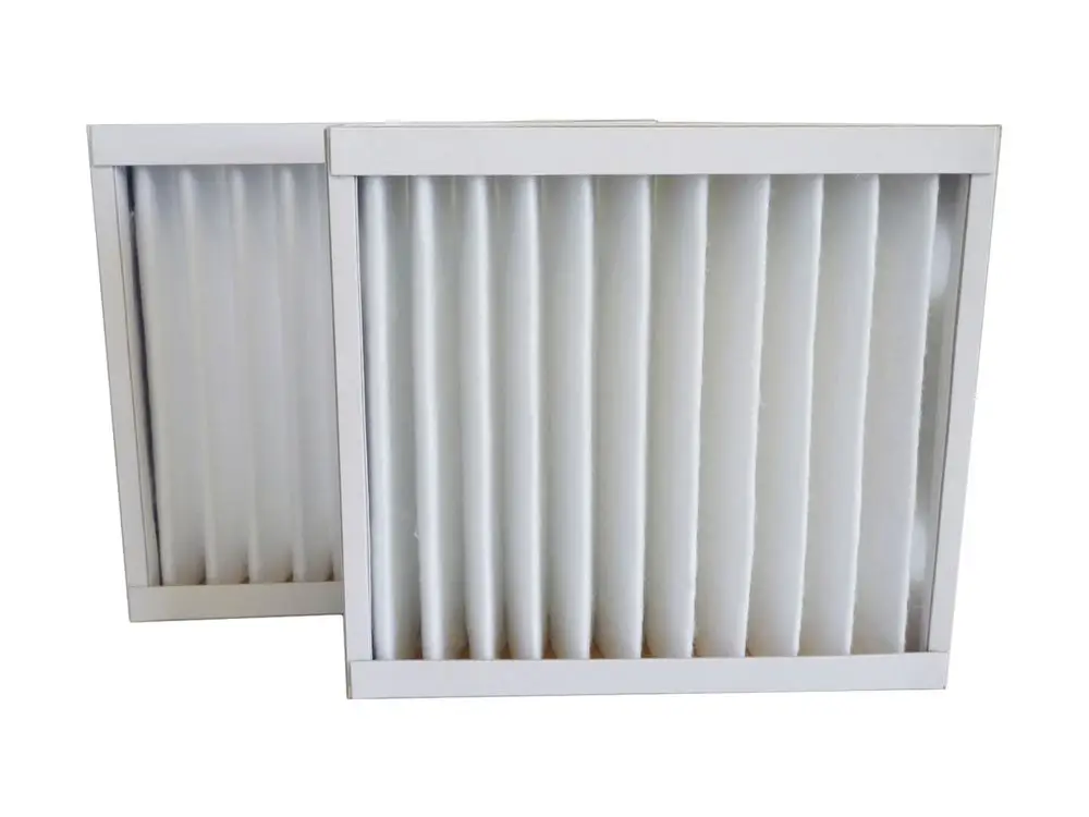 Zwei erkennbare Luftfilter mit Rahmen, hergestellt von Fränkische. Die Filter haben eine faltige Struktur und sind für den Einsatz in Luftreinigungssystemen konzipiert.